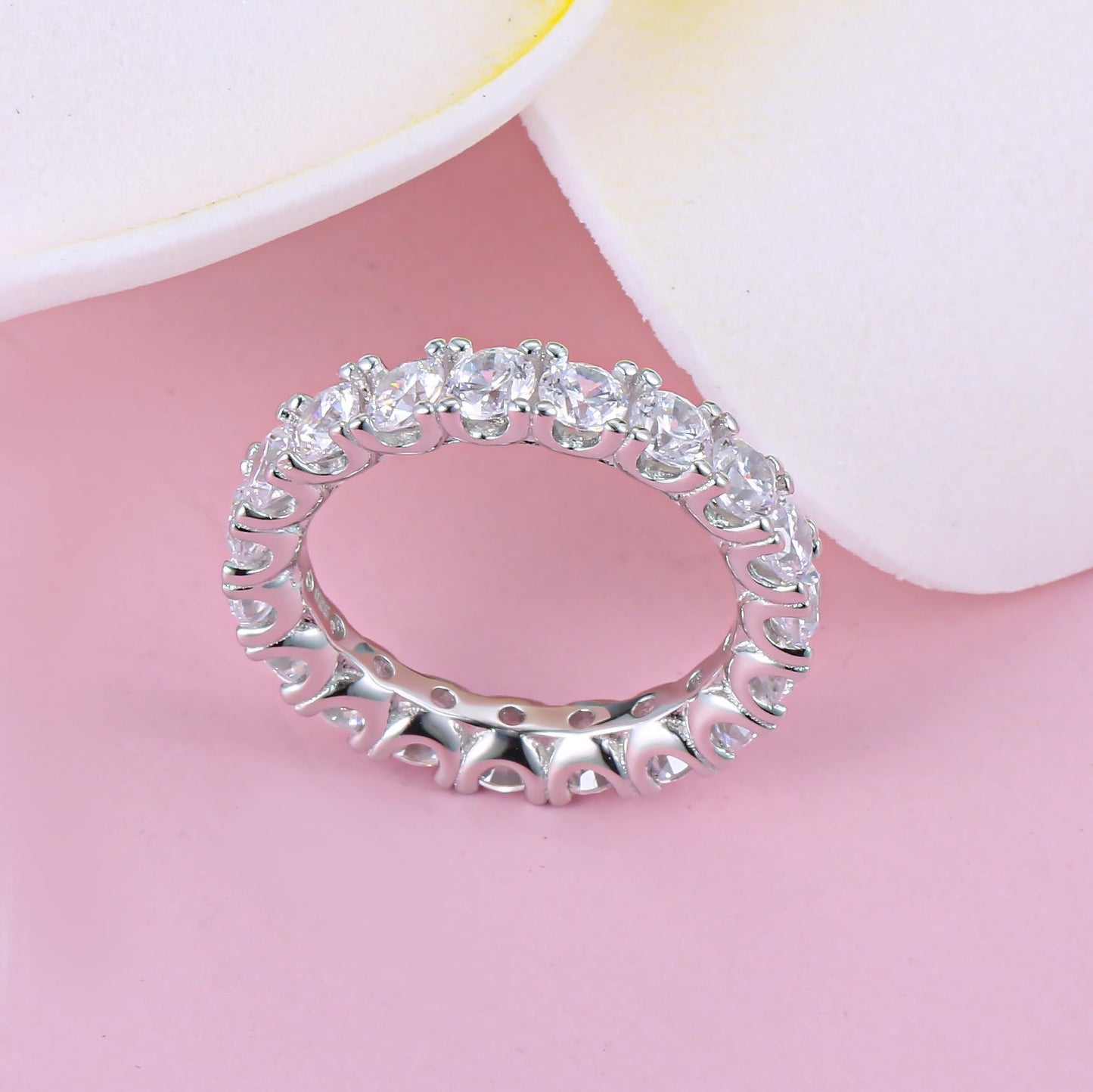CLASSIC ETERNITY ROUND CUT WOMENS WEDDING BAND