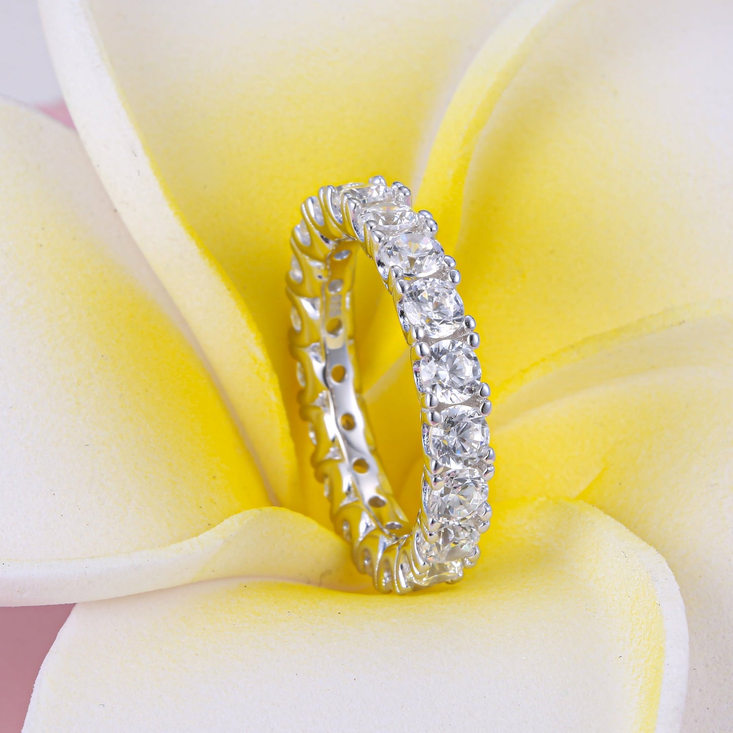 CLASSIC ETERNITY ROUND CUT WOMENS WEDDING BAND