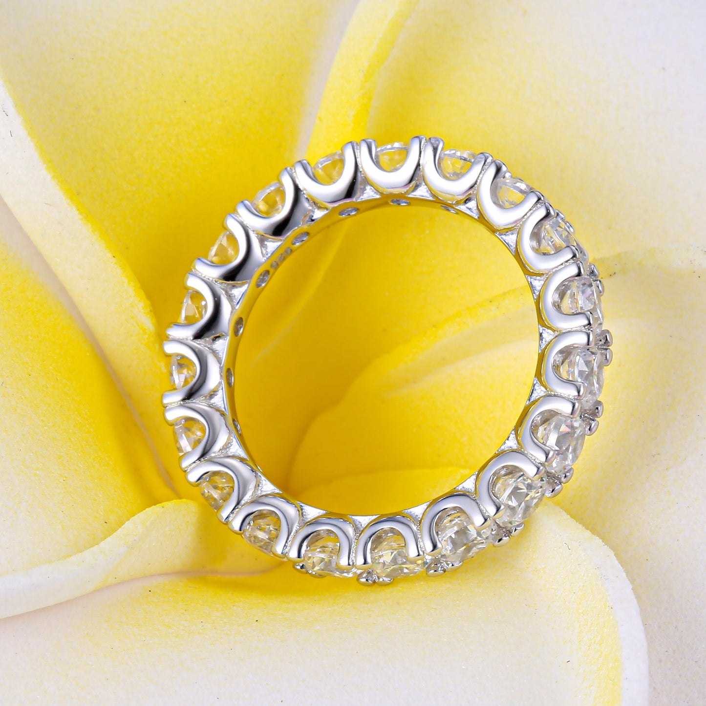 CLASSIC ETERNITY ROUND CUT WOMENS WEDDING BAND